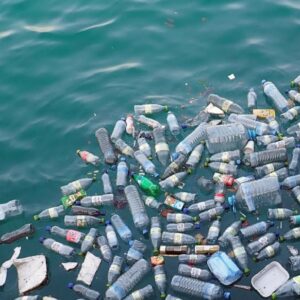 Contaminación plástica: las naciones se comprometen a desarrollar un acuerdo legalmente vinculante